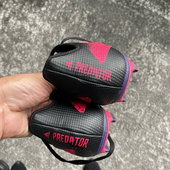 Adidas Soccer shoes - Picture 2 of 5